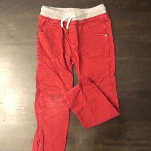 Slim leg cargo pant with elastic waist. Size 4t.